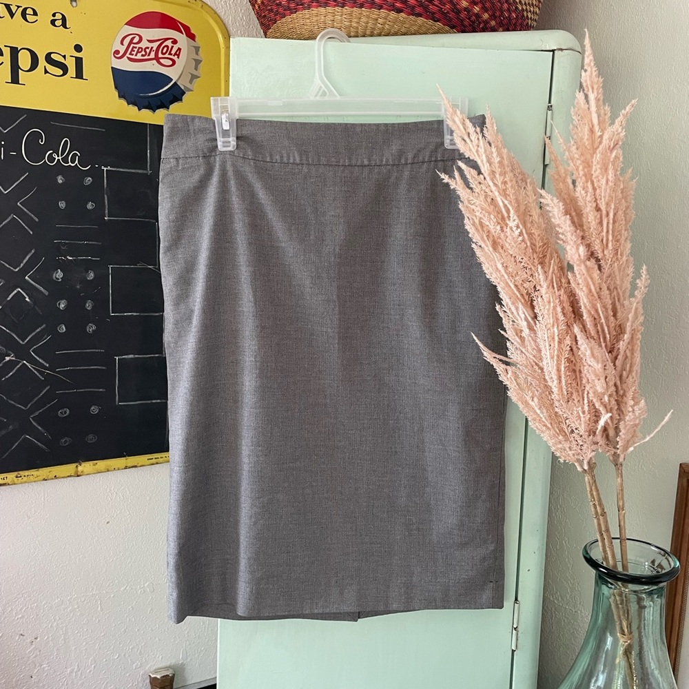 Old Navy Stretch Skirt, straight style, gray, size 6, knee length